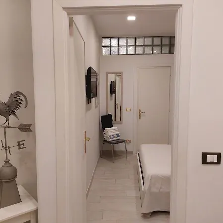 Piazzetta La Maddalena 2 4* Savona