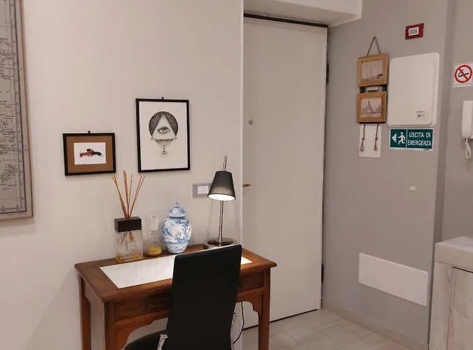 Piazzetta La Maddalena 2 Bed and Breakfast 4*